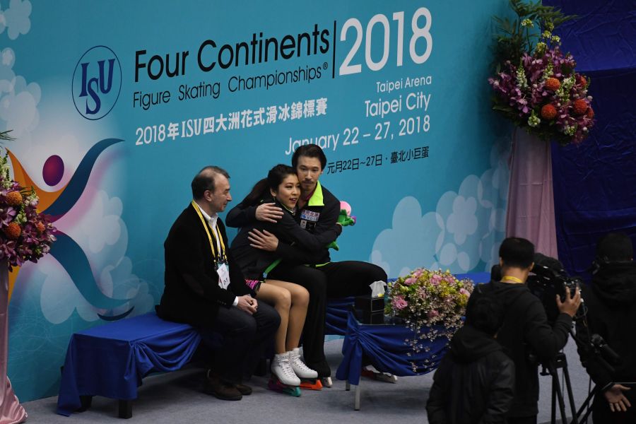 Decenas de patinadores participan en Taipei en el Campeonato de Patinaje Artístico Four Continents donde coinciden varios medallistas olímpicos. 