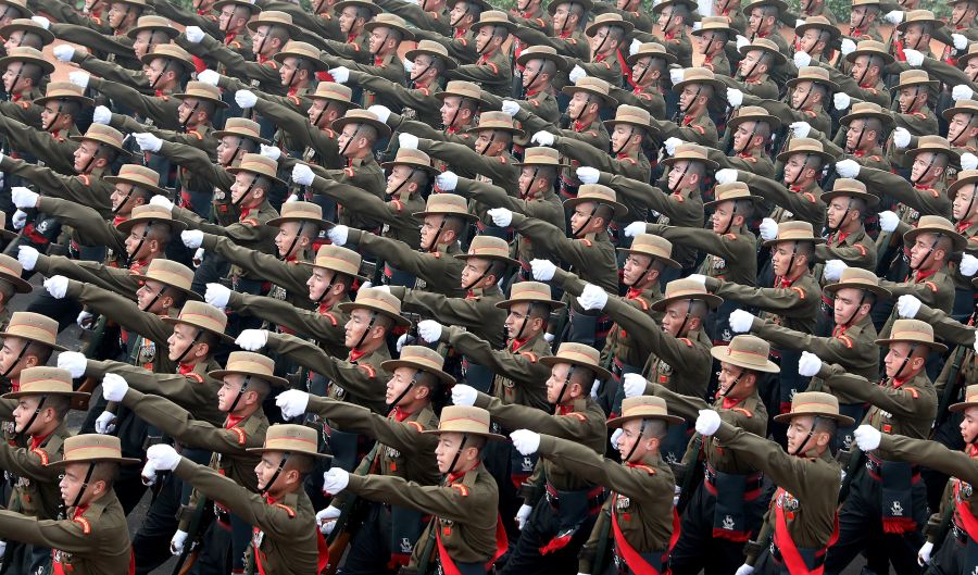 Un gran desfile civil y militar, que ha tenido este año como invitados especiales a los países de la Asociación de Naciones del Sudeste Asiático, conmemora la aprobación de la Constitución en India. 