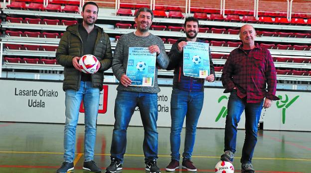 Organizadores del Torneo en el polideportivo Maialen Chourraut.  