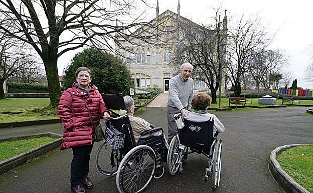 Cada día Candy Corral visita a su madre en la residencia Zorroaga de Donostia, donde vive también la suegra de Luis Maiza. 