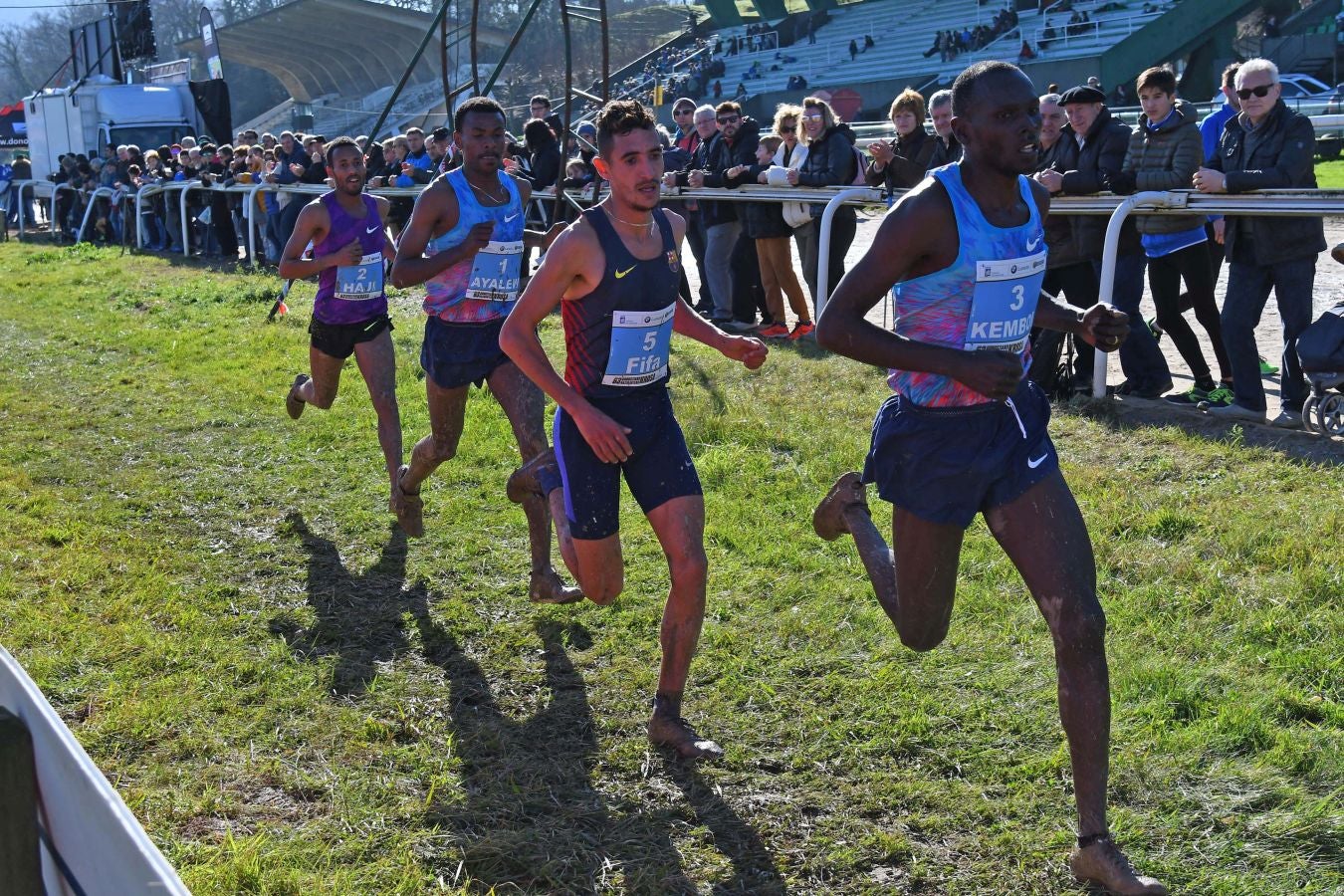 El bahrení de origen etíope Aweke Ayalew y la keniana Daisy Jepkemei se han impuesto en la 63 edición del cross de San Sebastián, disputado en el Hipódromo en un circuito lleno de barro que ha favorecido el espectáculo.