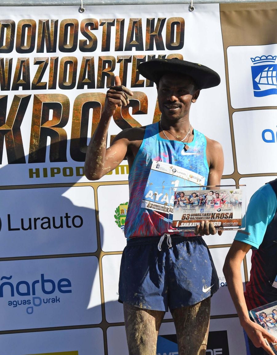 El bahrení de origen etíope Aweke Ayalew y la keniana Daisy Jepkemei se han impuesto en la 63 edición del cross de San Sebastián, disputado en el Hipódromo en un circuito lleno de barro que ha favorecido el espectáculo.