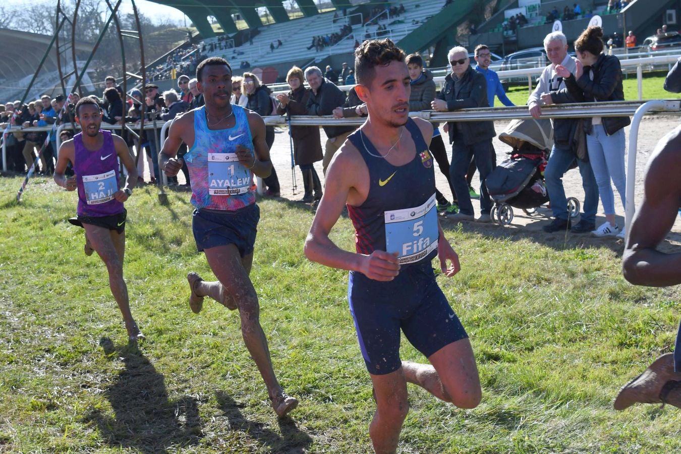 El bahrení de origen etíope Aweke Ayalew y la keniana Daisy Jepkemei se han impuesto en la 63 edición del cross de San Sebastián, disputado en el Hipódromo en un circuito lleno de barro que ha favorecido el espectáculo.