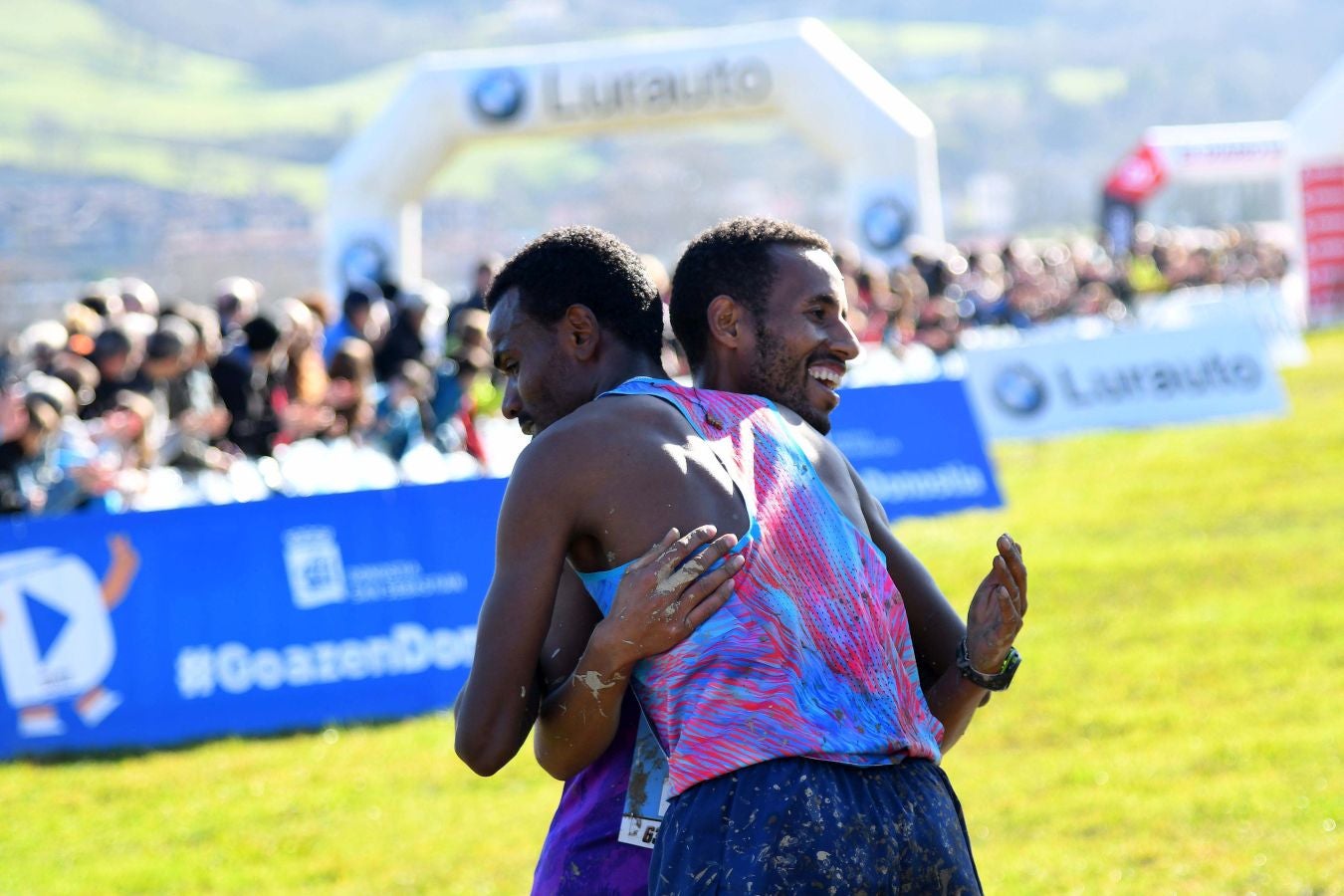 El bahrení de origen etíope Aweke Ayalew y la keniana Daisy Jepkemei se han impuesto en la 63 edición del cross de San Sebastián, disputado en el Hipódromo en un circuito lleno de barro que ha favorecido el espectáculo.