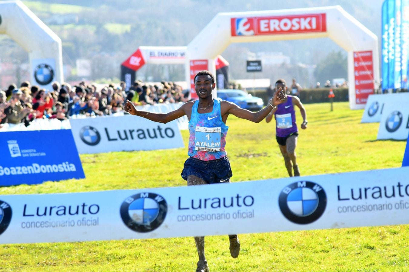 El bahrení de origen etíope Aweke Ayalew y la keniana Daisy Jepkemei se han impuesto en la 63 edición del cross de San Sebastián, disputado en el Hipódromo en un circuito lleno de barro que ha favorecido el espectáculo.