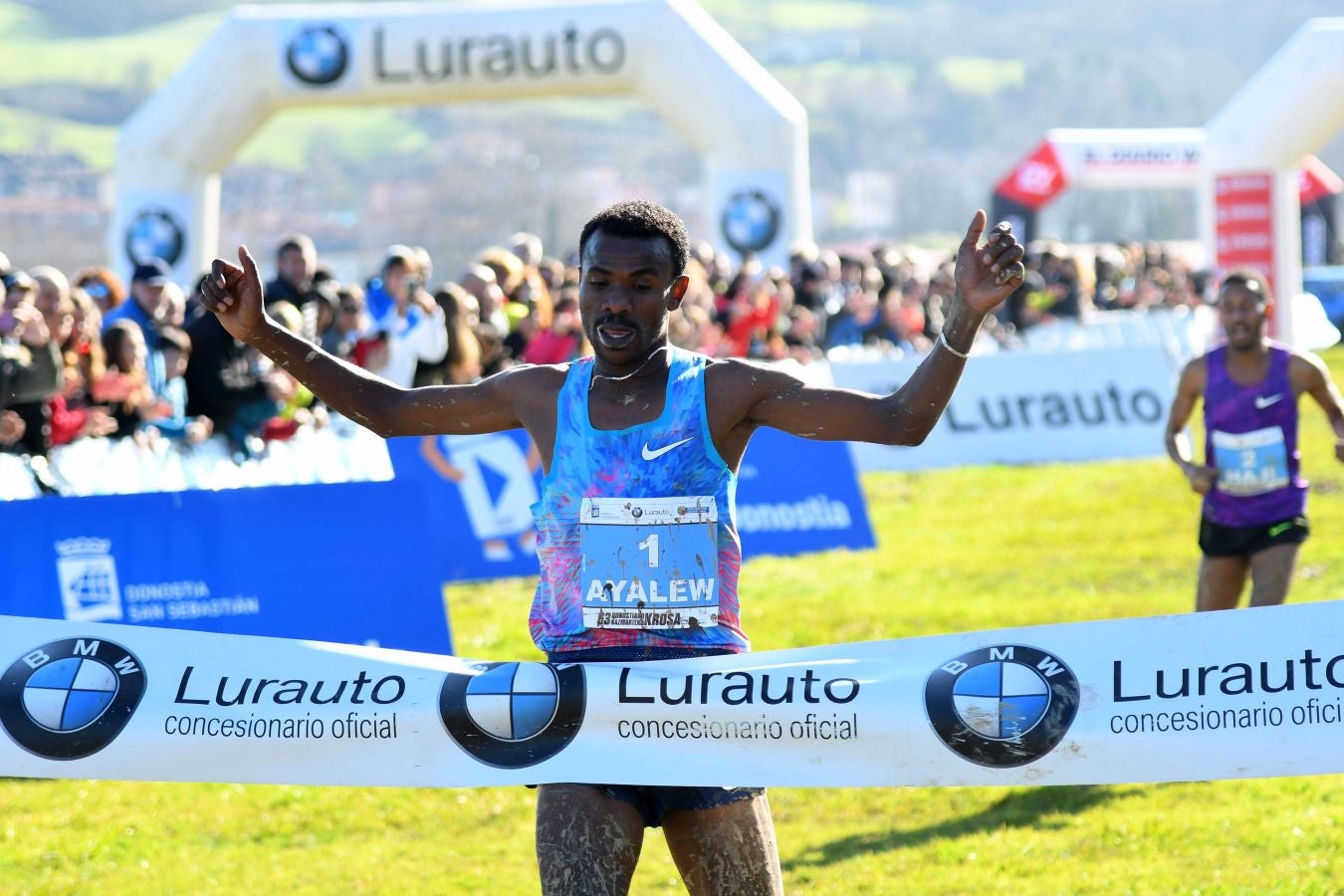 El bahrení de origen etíope Aweke Ayalew y la keniana Daisy Jepkemei se han impuesto en la 63 edición del cross de San Sebastián, disputado en el Hipódromo en un circuito lleno de barro que ha favorecido el espectáculo.