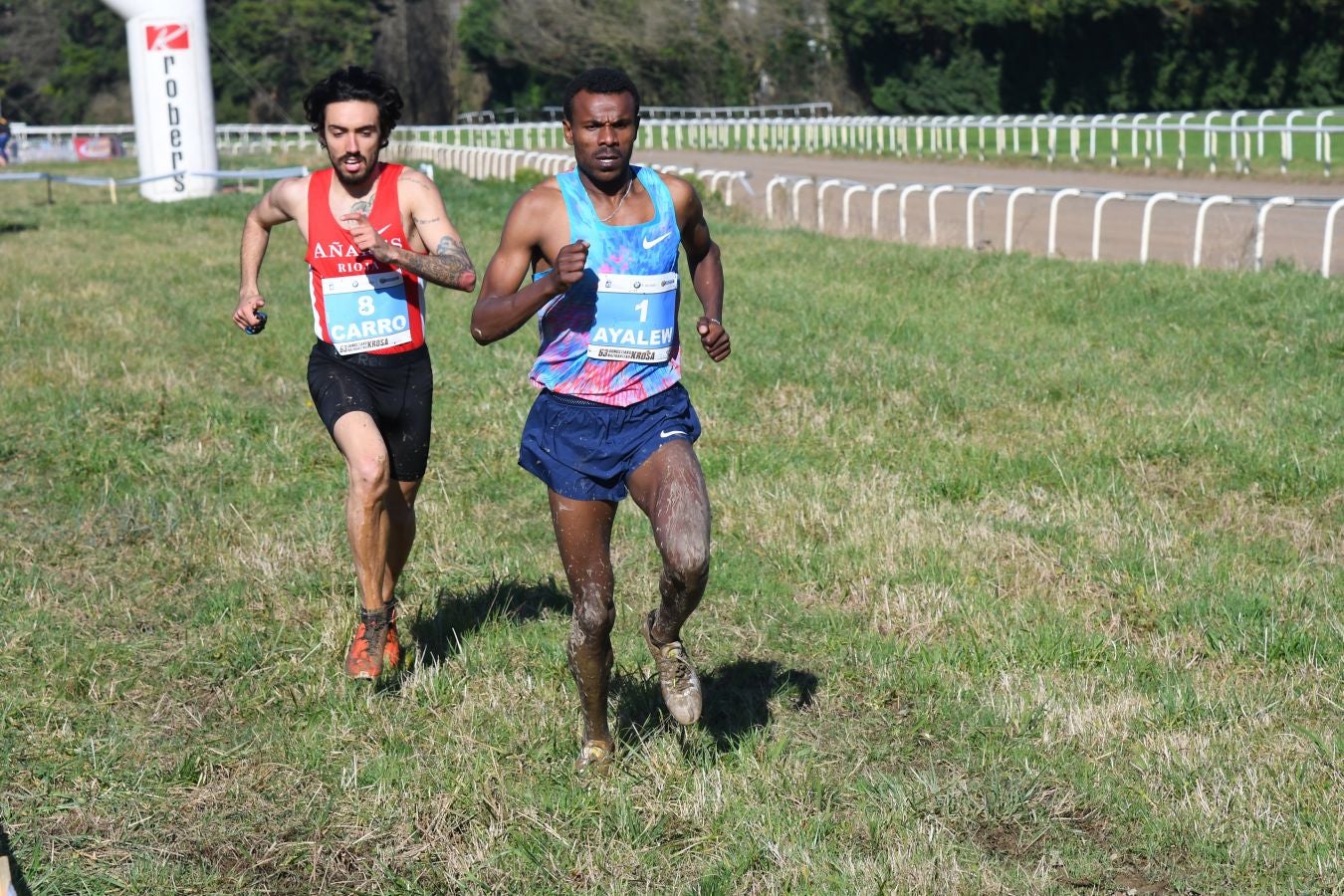 El bahrení de origen etíope Aweke Ayalew y la keniana Daisy Jepkemei se han impuesto en la 63 edición del cross de San Sebastián, disputado en el Hipódromo en un circuito lleno de barro que ha favorecido el espectáculo.