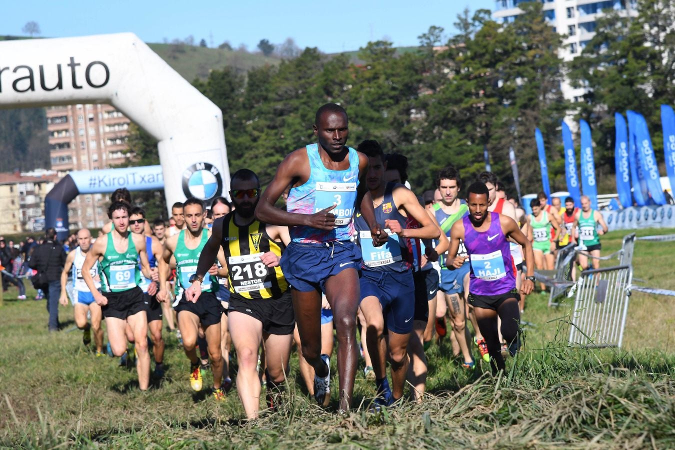 El bahrení de origen etíope Aweke Ayalew y la keniana Daisy Jepkemei se han impuesto en la 63 edición del cross de San Sebastián, disputado en el Hipódromo en un circuito lleno de barro que ha favorecido el espectáculo.