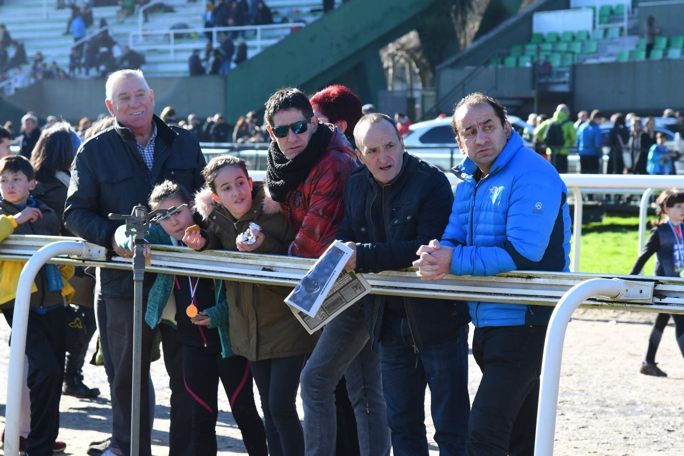 El bahrení de origen etíope Aweke Ayalew y la keniana Daisy Jepkemei se han impuesto en la 63 edición del cross de San Sebastián, disputado en el Hipódromo en un circuito lleno de barro que ha favorecido el espectáculo.