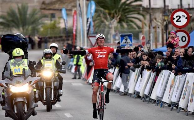 Skujins gana el Trofeo Lloseta-Andratx de la Challenge Ciclista de Mallorca