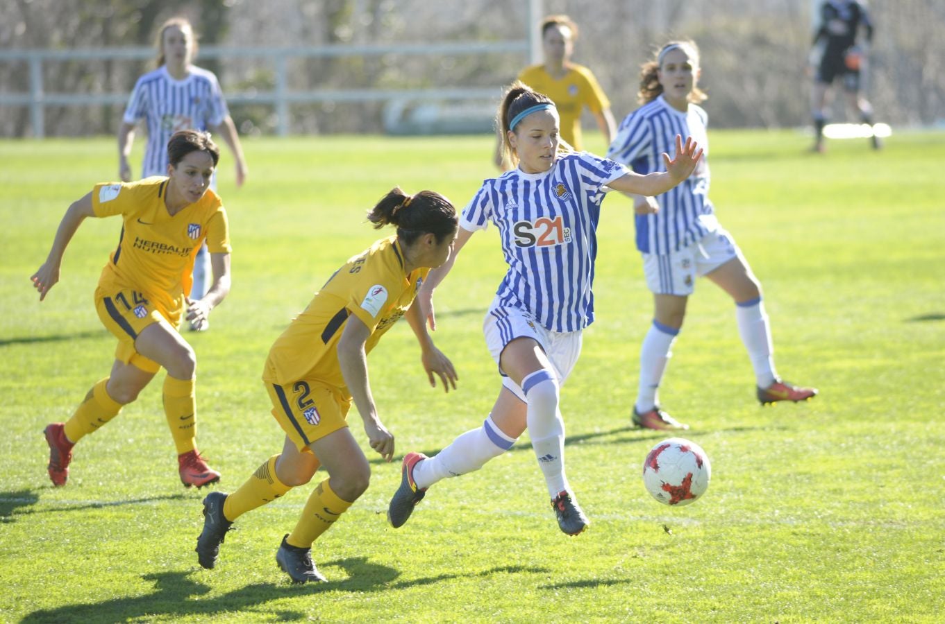 La Real Sociedad femenina ha logrado en Zubieta un valioso punto con sabor a victoria ante el campeón de Liga yl colíderen la actual, el Atlético de Madrid.