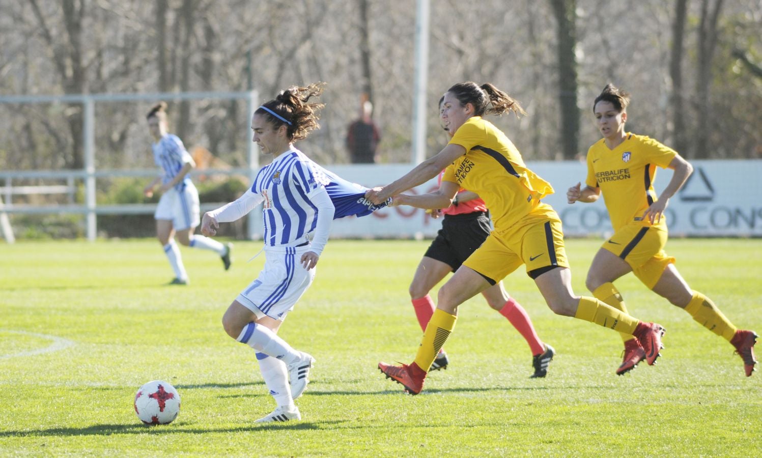 La Real Sociedad femenina ha logrado en Zubieta un valioso punto con sabor a victoria ante el campeón de Liga yl colíderen la actual, el Atlético de Madrid.