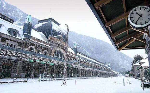 Próximo hotel, Canfranc
