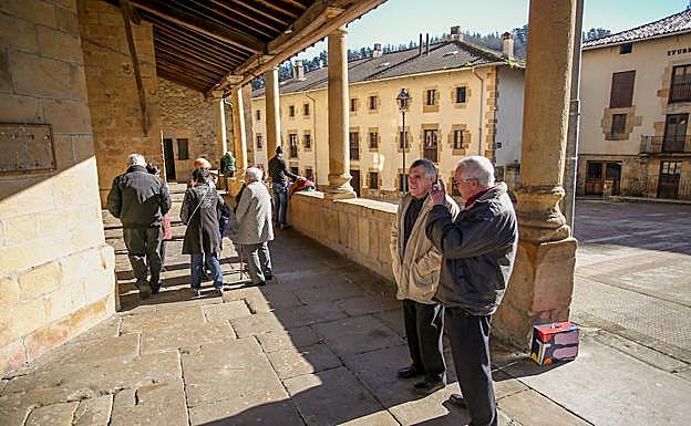 Misa mayor en la parroquia de Berriz 