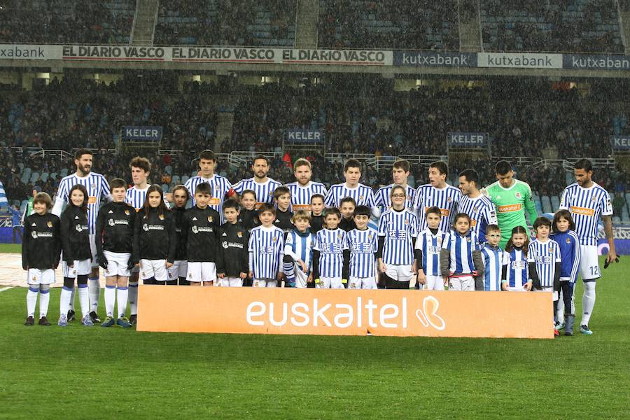 Las imágenes del partido que Real y Deportivo han disputado bajo la lluvia en el estadio de Anoeta