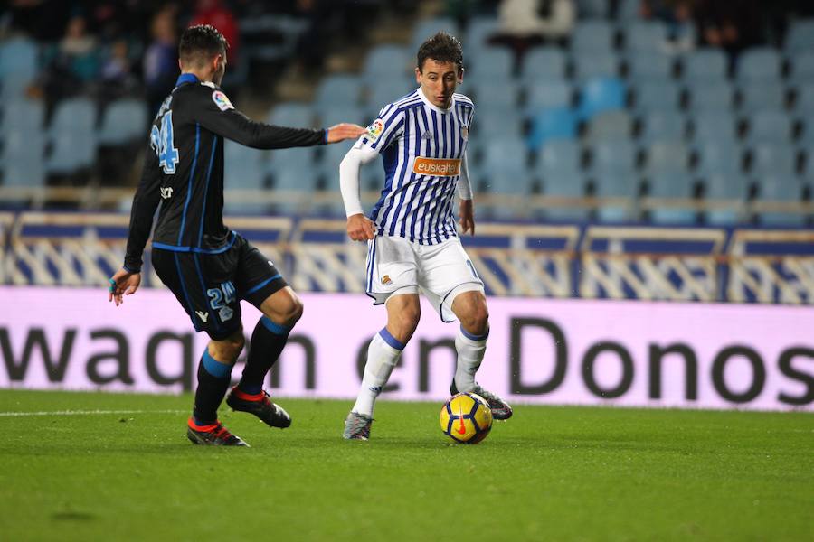 Las imágenes del partido que Real y Deportivo han disputado bajo la lluvia en el estadio de Anoeta
