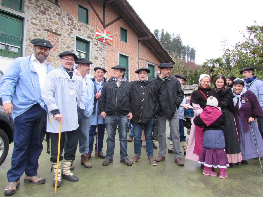 En la víspera del día de Santa Águeda, la localidad de Arrasate sale a la calle para celebrar una de sus fiestas más importantes. 