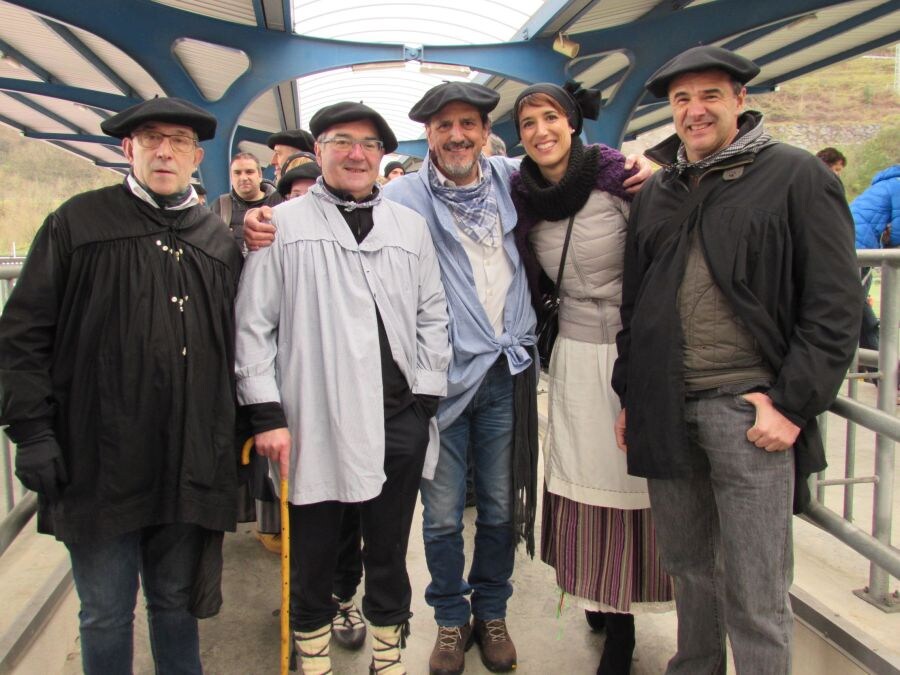 En la víspera del día de Santa Águeda, la localidad de Arrasate sale a la calle para celebrar una de sus fiestas más importantes. 