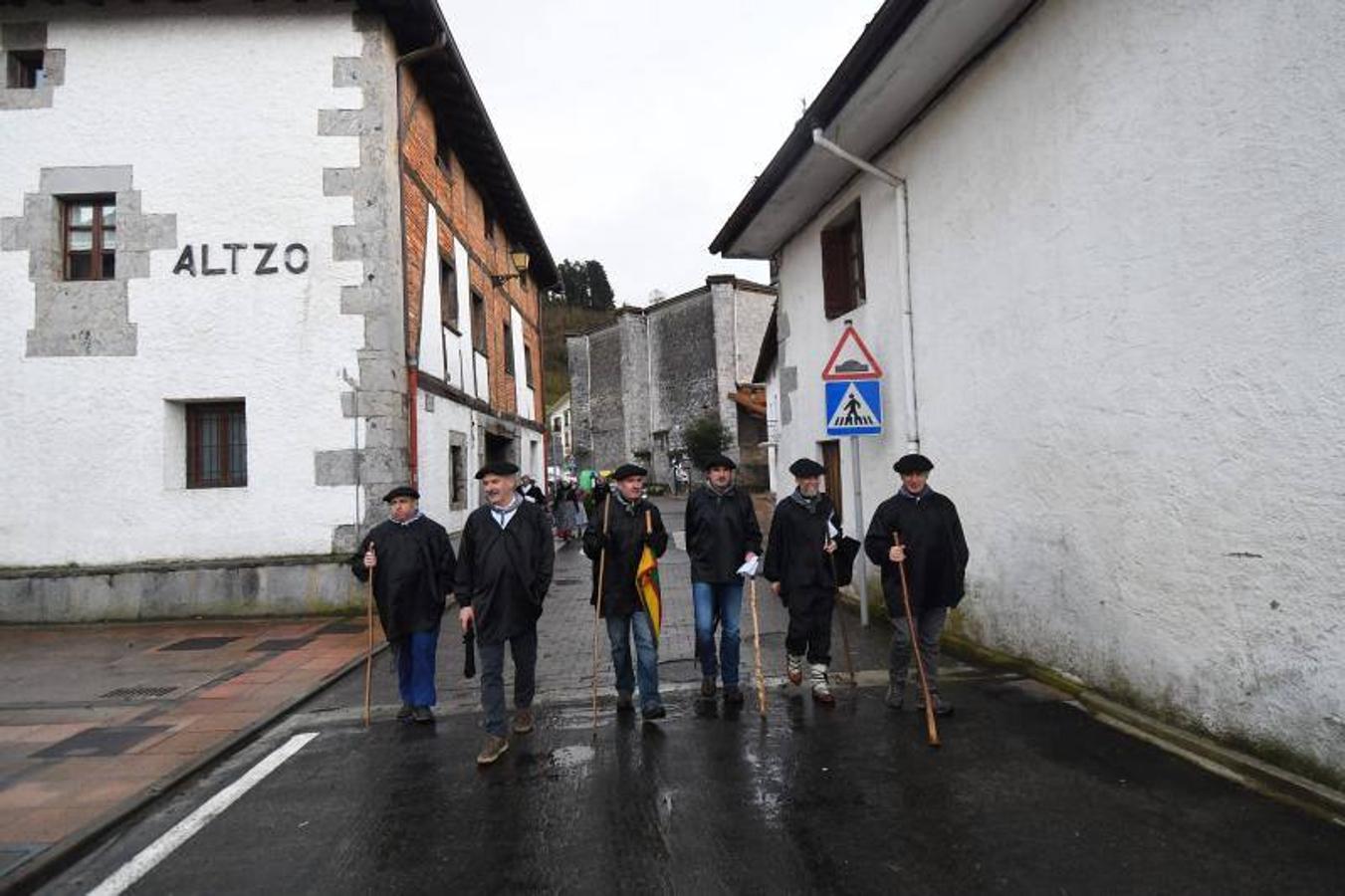 Altzo recibe emocionado la lluvia de premios. En marzo abre una oficina de turismo basada en el gigante