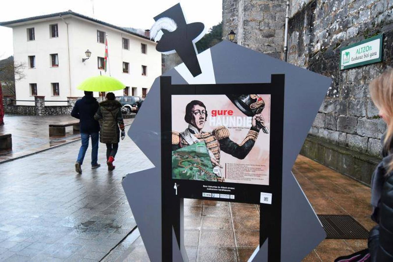 Altzo recibe emocionado la lluvia de premios. En marzo abre una oficina de turismo basada en el gigante