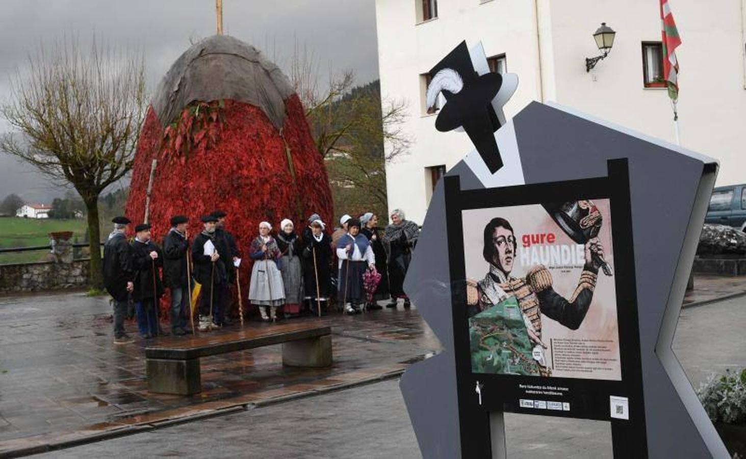 Altzo recibe emocionado la lluvia de premios. En marzo abre una oficina de turismo basada en el gigante