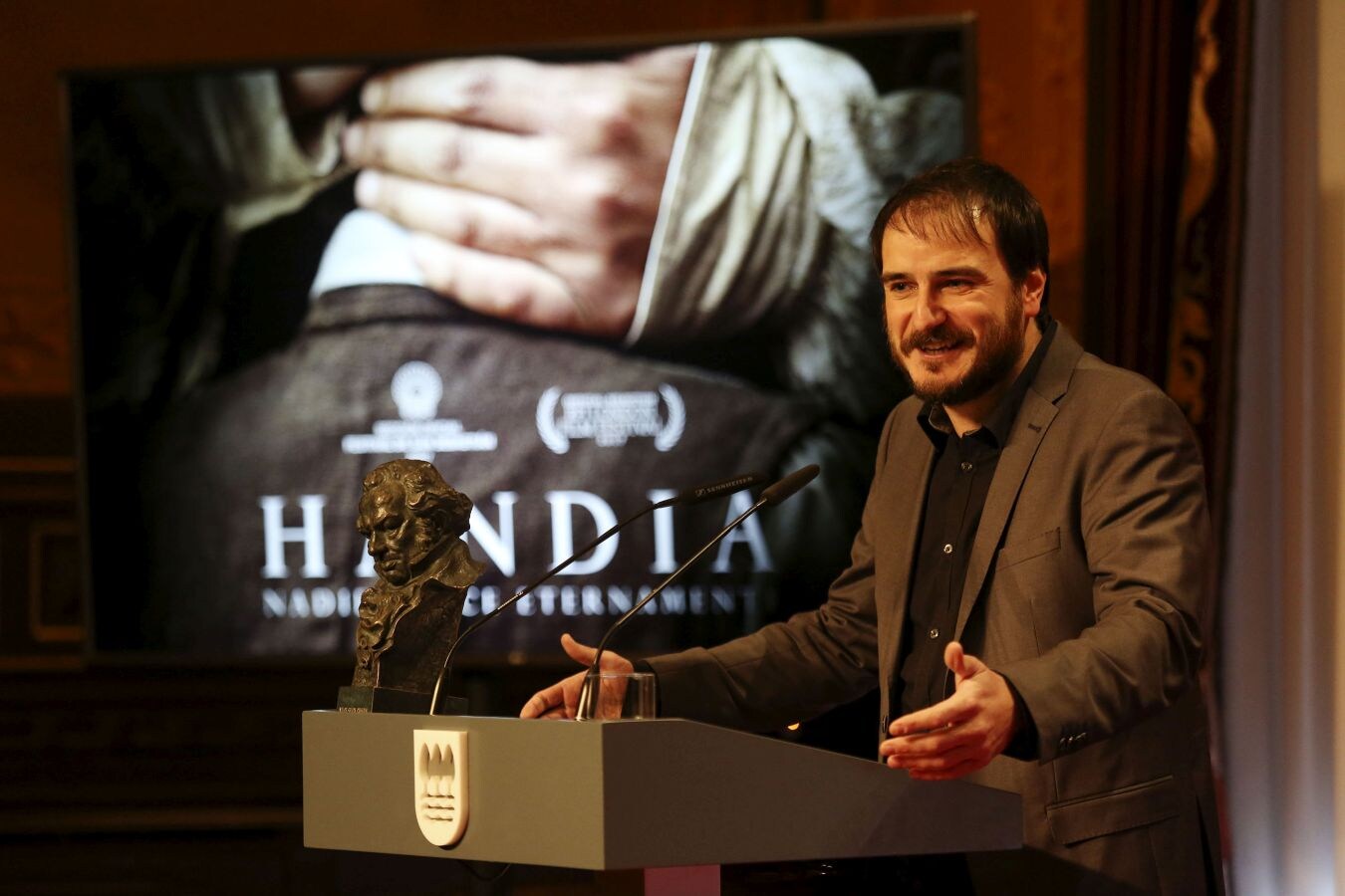 Recepción institucional al equipo de &#039;Handia&#039;