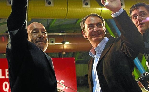 Rubalcaba, Zapatero y Madina, en un acto socialista en 2011. 