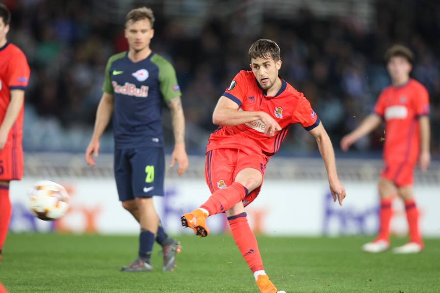 El partido entre la Real Sociedad y el Salzburgo en Anoeta, en imágenes