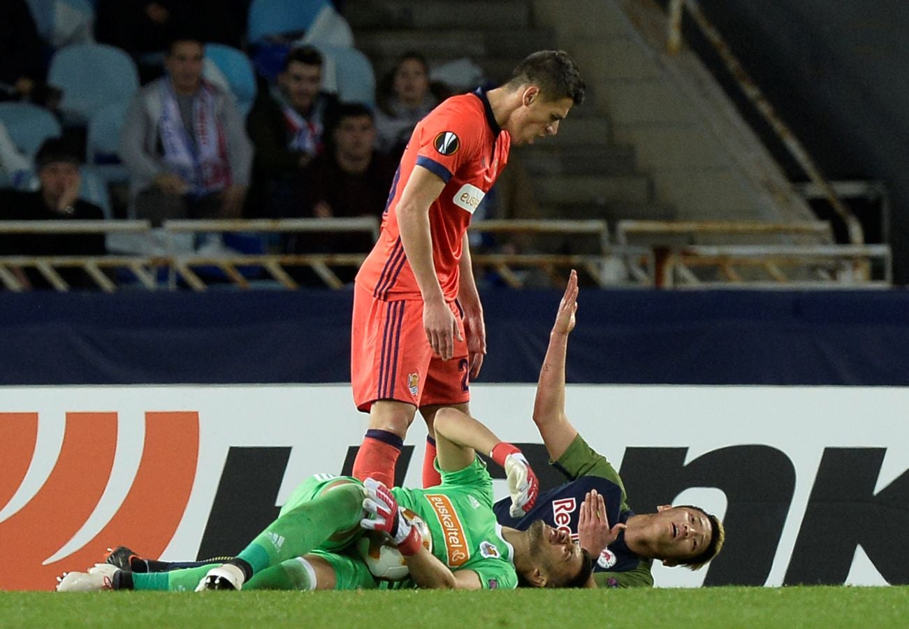 El partido entre la Real Sociedad y el Salzburgo en Anoeta, en imágenes