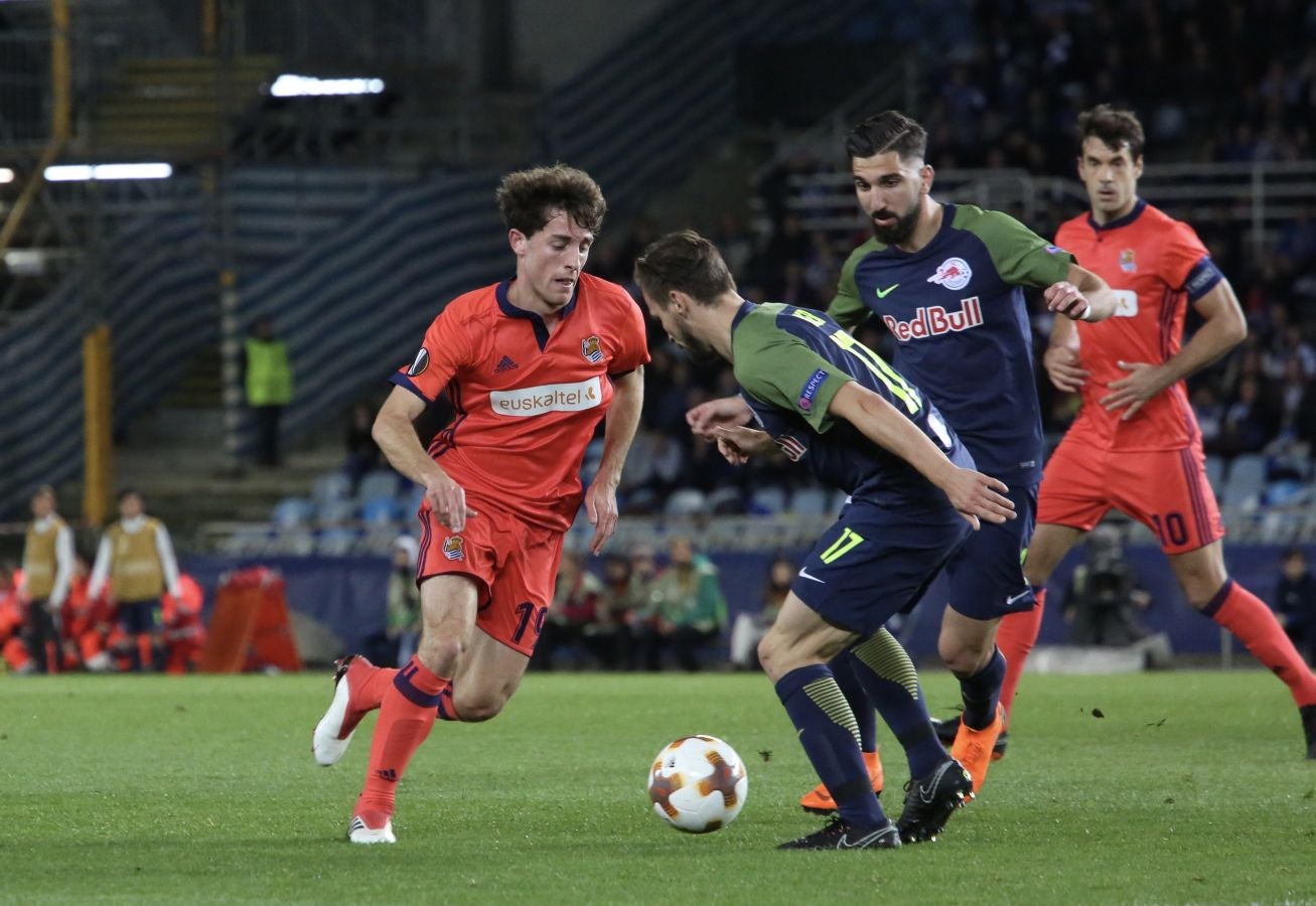 El partido entre la Real Sociedad y el Salzburgo en Anoeta, en imágenes