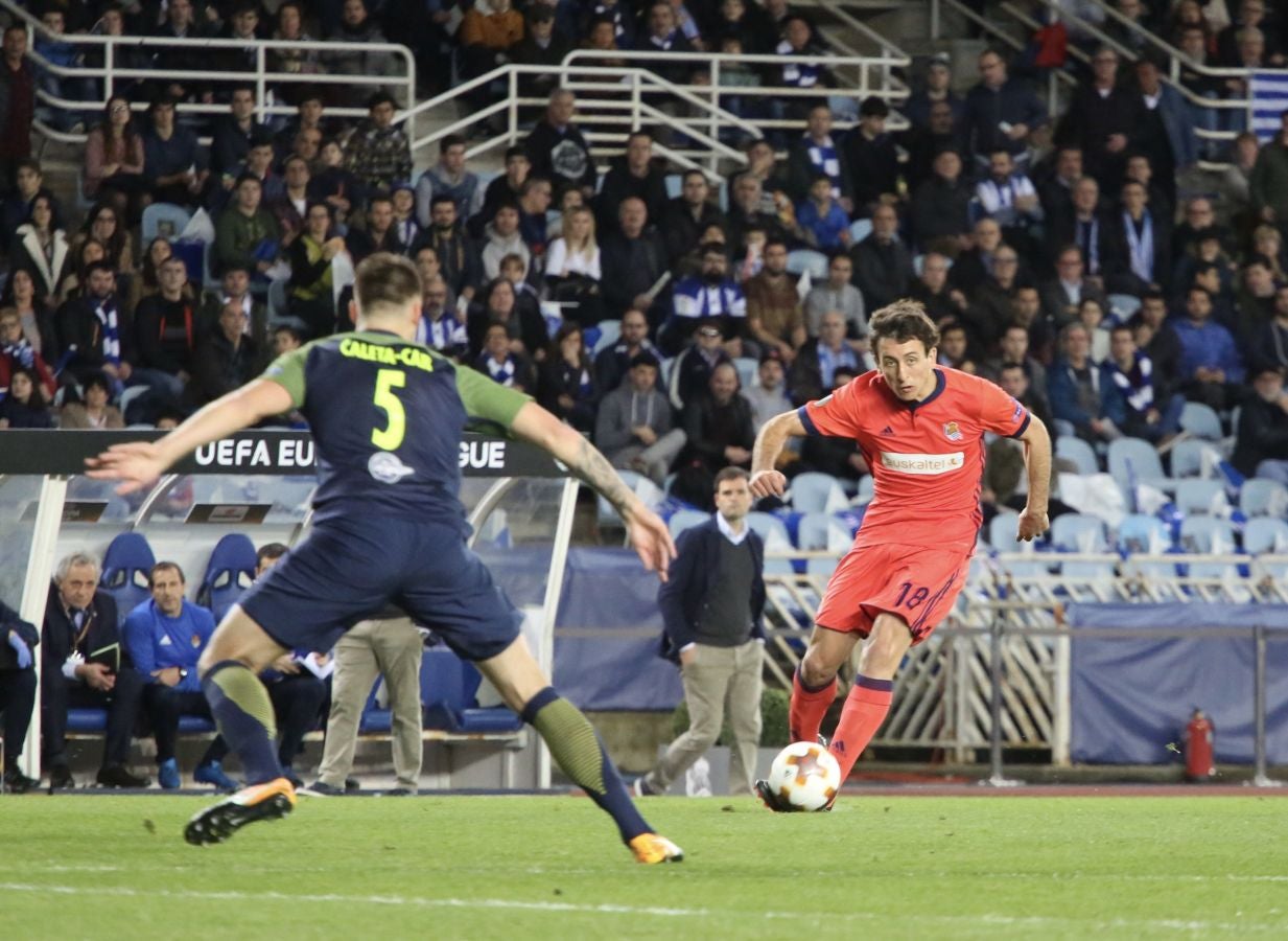 El partido entre la Real Sociedad y el Salzburgo en Anoeta, en imágenes