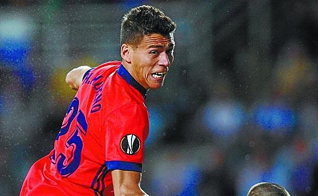 Tensión. El central mexicano Héctor Moreno debutó anoche en Anoeta.