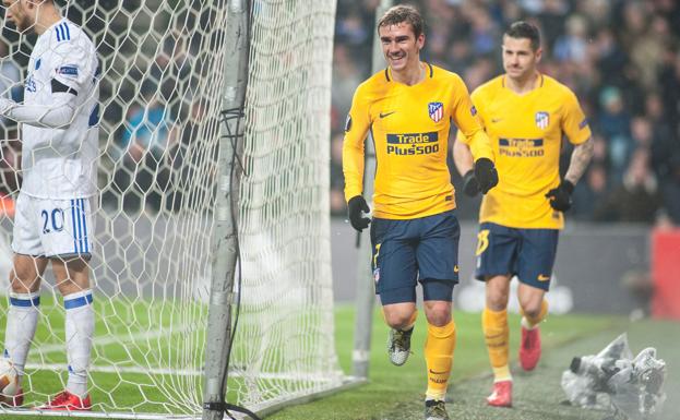 Griezmann y Vitolo celebran uno de los cuatro goles en Copenhague