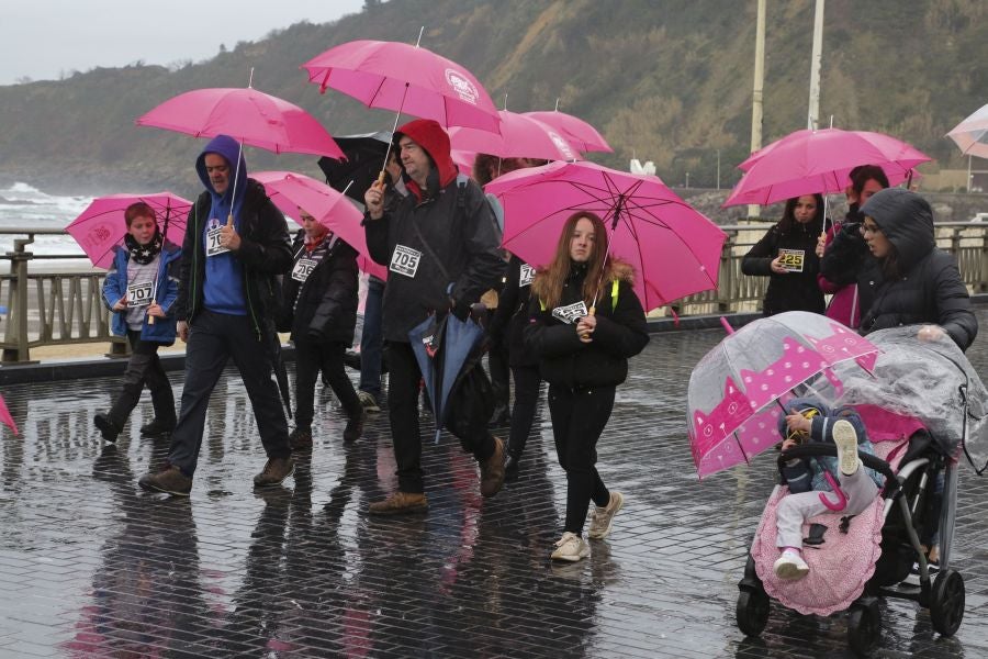 Alrededor de 600 personas han participado hoy en la VI Marcha Nórdica organizada por Aspanogi, la Asociación de Familiares de Niños con Cáncer de Gipuzkoa