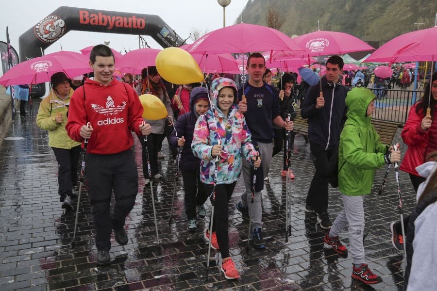 Alrededor de 600 personas han participado hoy en la VI Marcha Nórdica organizada por Aspanogi, la Asociación de Familiares de Niños con Cáncer de Gipuzkoa