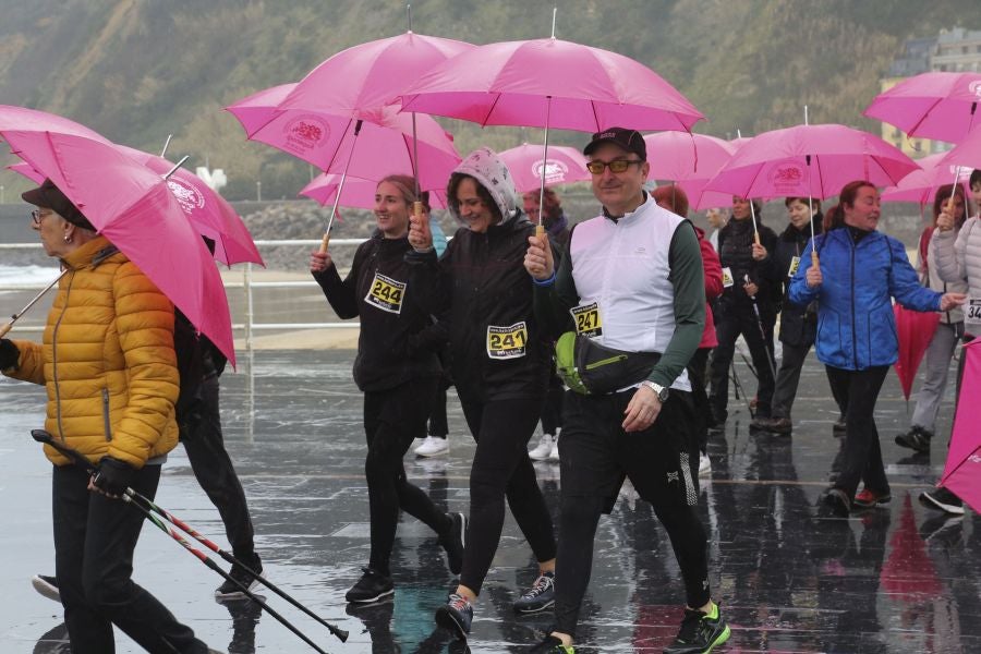 Alrededor de 600 personas han participado hoy en la VI Marcha Nórdica organizada por Aspanogi, la Asociación de Familiares de Niños con Cáncer de Gipuzkoa