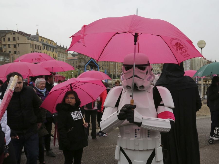 Alrededor de 600 personas han participado hoy en la VI Marcha Nórdica organizada por Aspanogi, la Asociación de Familiares de Niños con Cáncer de Gipuzkoa