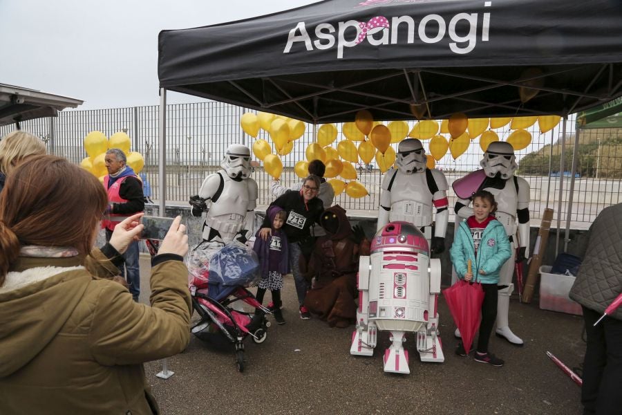 Alrededor de 600 personas han participado hoy en la VI Marcha Nórdica organizada por Aspanogi, la Asociación de Familiares de Niños con Cáncer de Gipuzkoa