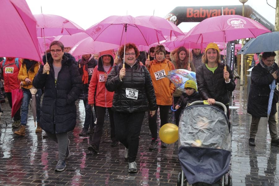 Alrededor de 600 personas han participado hoy en la VI Marcha Nórdica organizada por Aspanogi, la Asociación de Familiares de Niños con Cáncer de Gipuzkoa