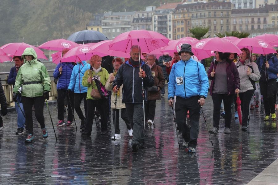 Alrededor de 600 personas han participado hoy en la VI Marcha Nórdica organizada por Aspanogi, la Asociación de Familiares de Niños con Cáncer de Gipuzkoa