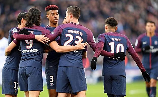 Los futbolistas del PSG celebran un gol en el partido ante el Estrasburgo. 