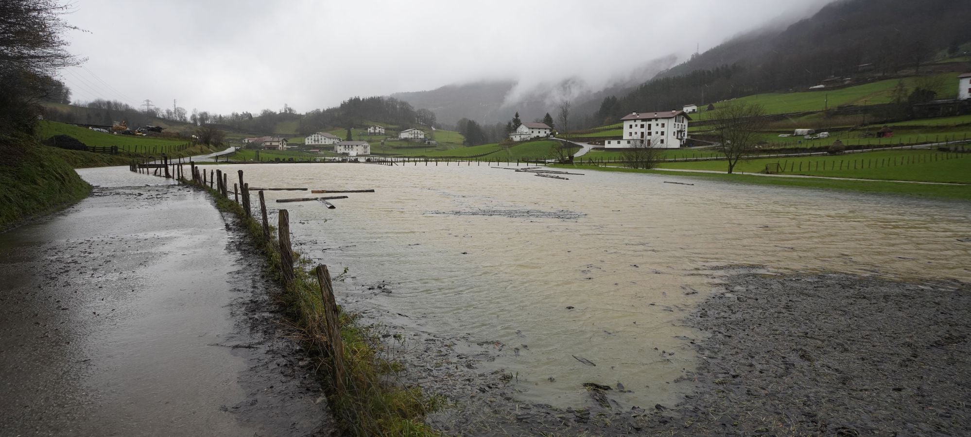 Inundaciones puntuales de los ríos guipuzcoanos tras las intensas lluvias de los últimos días. 