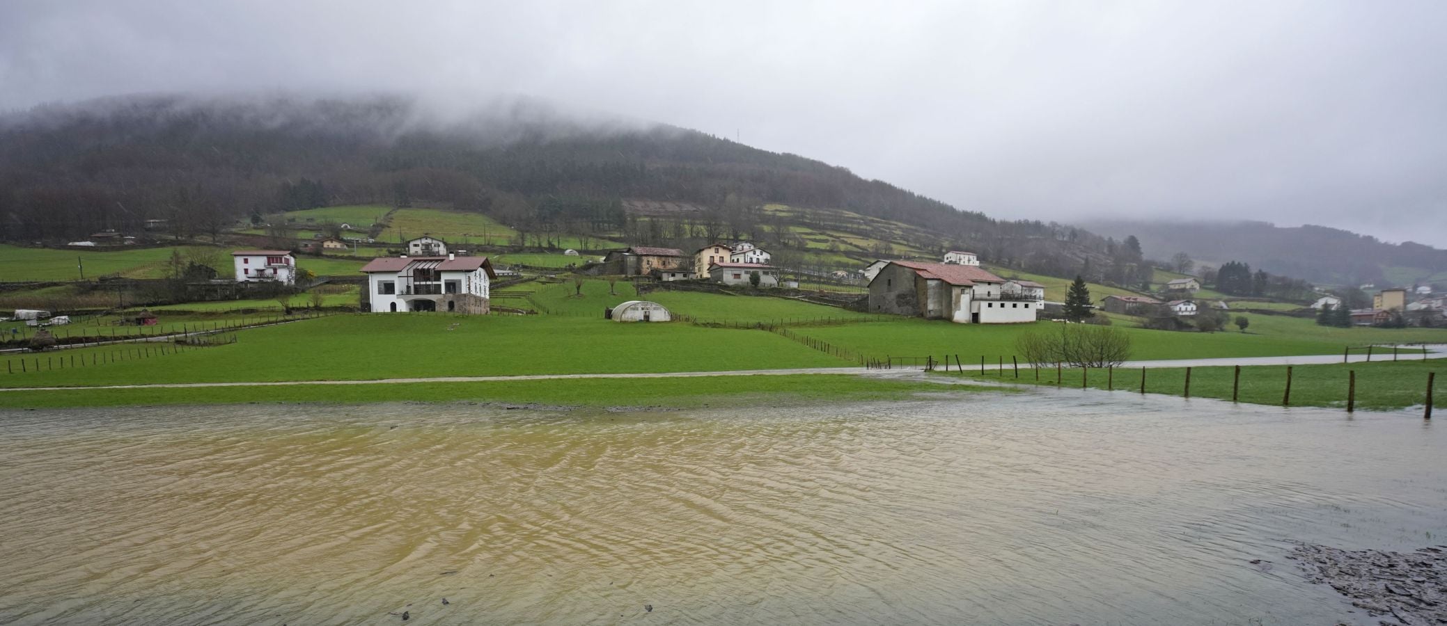 Inundaciones puntuales de los ríos guipuzcoanos tras las intensas lluvias de los últimos días. 