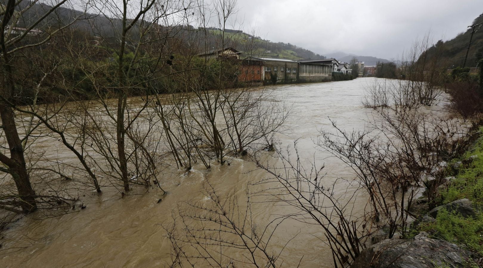 Inundaciones puntuales de los ríos guipuzcoanos tras las intensas lluvias de los últimos días. 