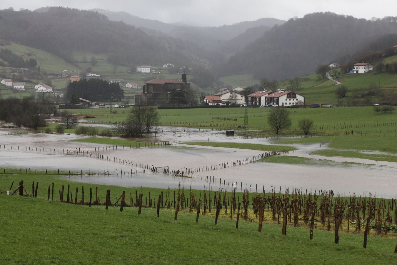 Inundaciones puntuales de los ríos guipuzcoanos tras las intensas lluvias de los últimos días. 