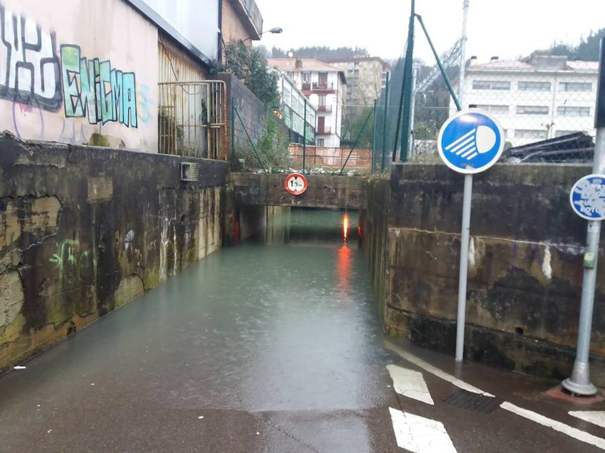 Inundaciones puntuales de los ríos guipuzcoanos tras las intensas lluvias de los últimos días. 