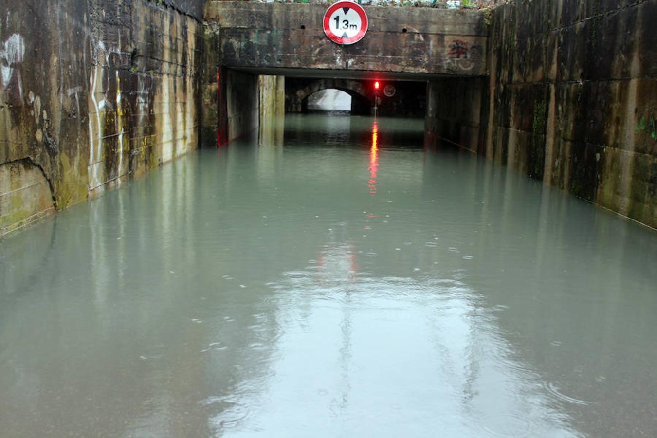 Inundaciones puntuales de los ríos guipuzcoanos tras las intensas lluvias de los últimos días. 
