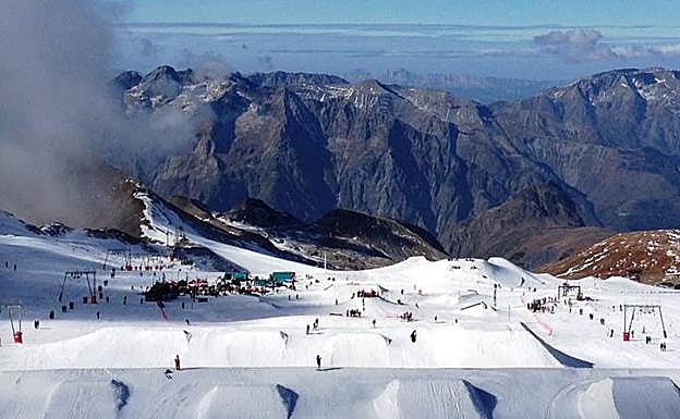 Snowpark del glaciar 3.200 de la estación francesa
