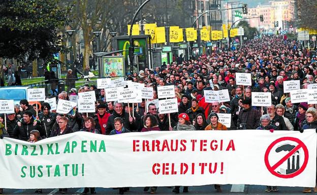 Cabeza de la manifestación que ha recorrido esta tarde las calles de San Sebastián. 
