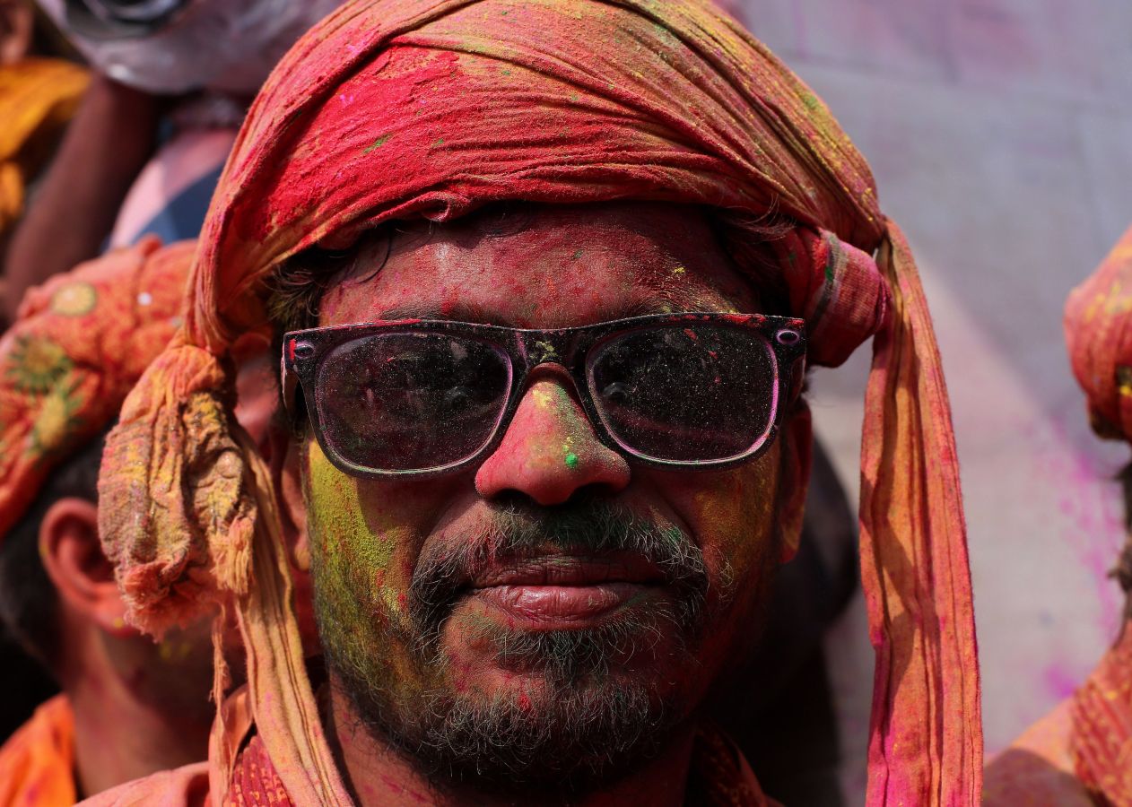 Numerosas localidades de la India celebran el festival Holi de los colores de la primavera